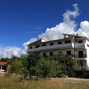 Rajna Gasthuis Starigrad Paklenica
