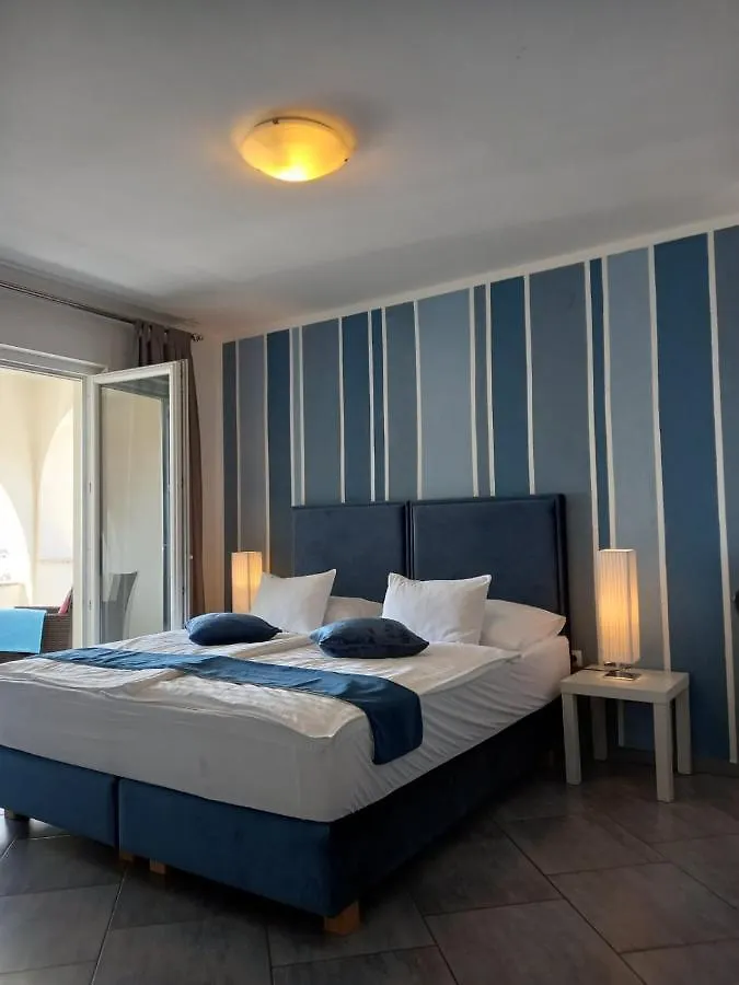Garfild Guest House Novi Vinodolski