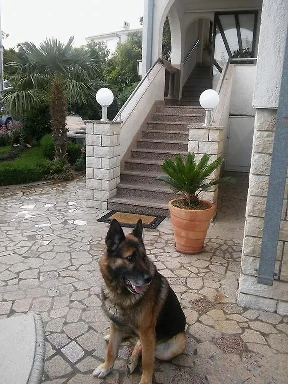 Garfild Guest House Novi Vinodolski