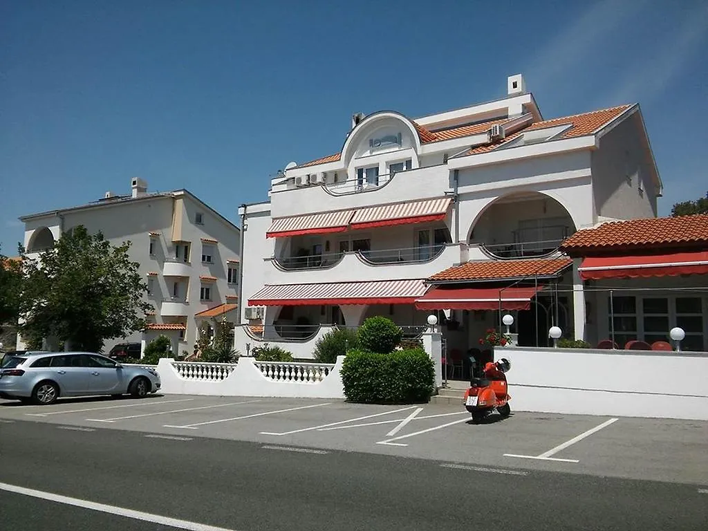 Garfild Guest House Novi Vinodolski