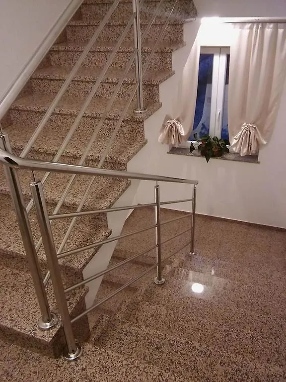 Garfild Guest House Novi Vinodolski