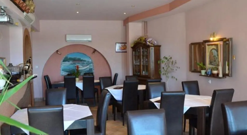 Garfild Guest House Novi Vinodolski