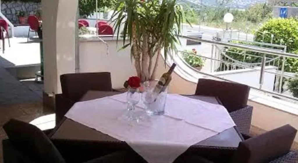 Garfild Guest House Novi Vinodolski