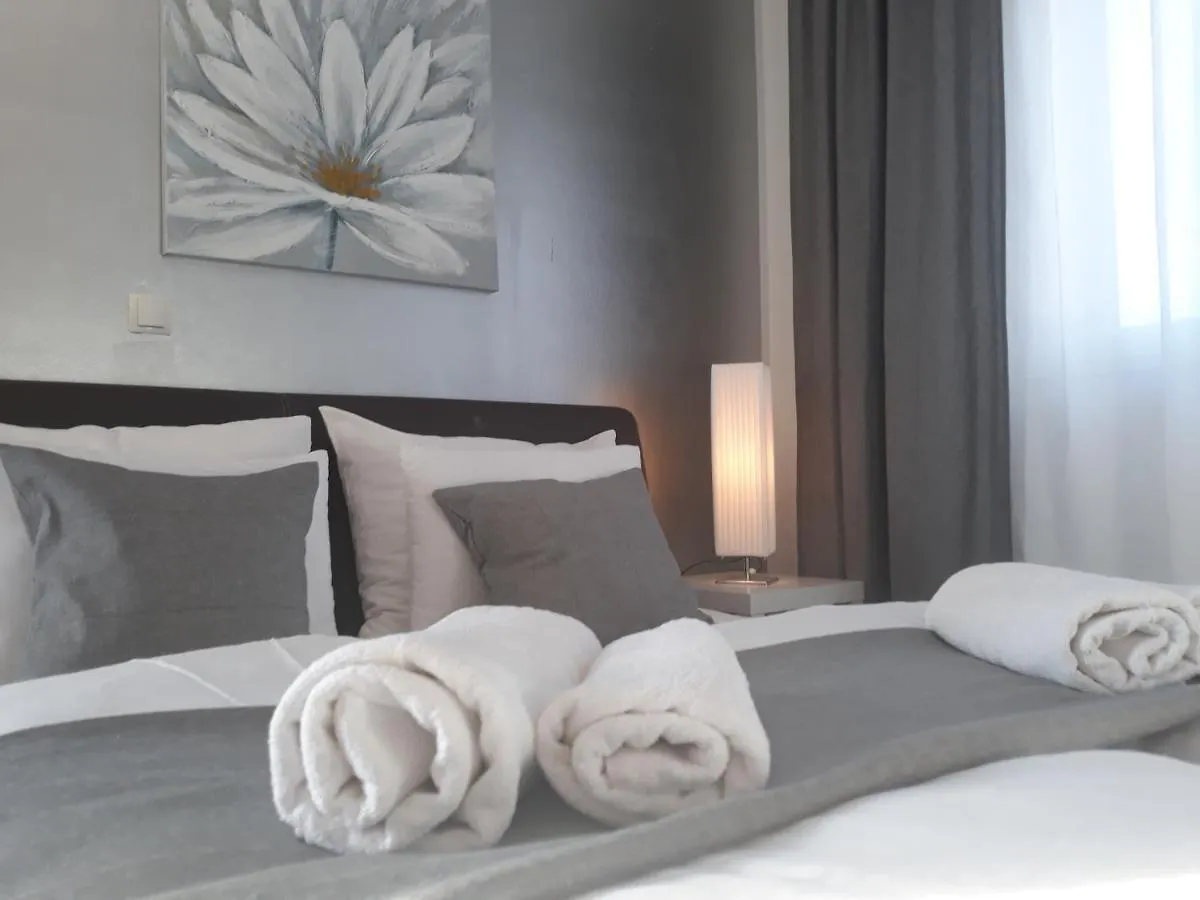 Garfild Guest House Novi Vinodolski
