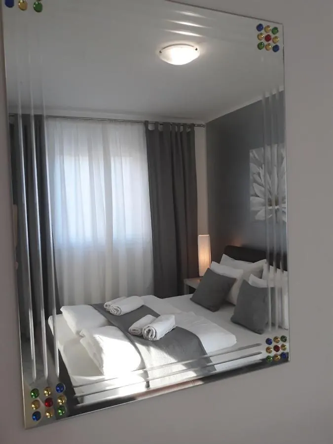 Garfild Guest House Novi Vinodolski