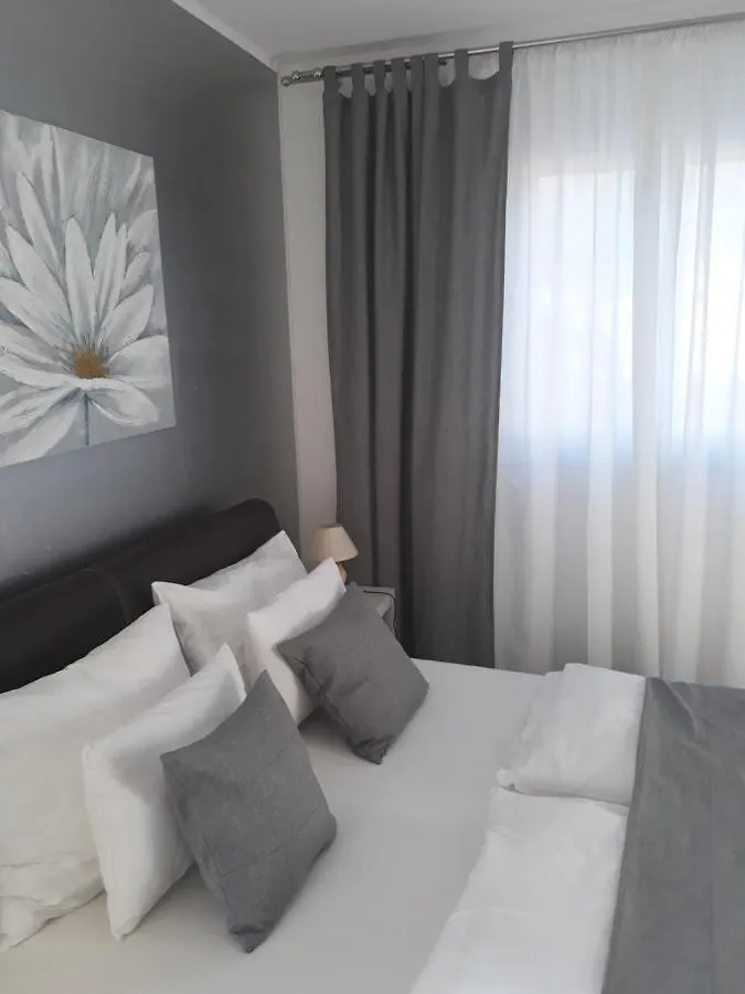 Garfild Guest House Novi Vinodolski Croatia
